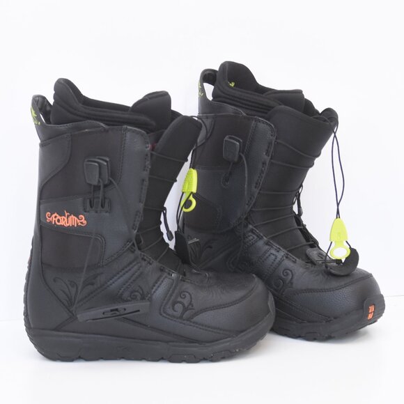These are Forum Format SLR women’s snowboard boots, size 8.5—a rare gem for ride - Picture 1 of 15
